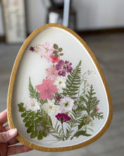 Pressed Flowers Resin Boards (Friday, October 24th @ 6pm)