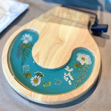 Pressed Flowers Resin Boards - Open Pour Workshop (Saturday, January 3rd @ 1pm)